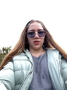 Snapshot of melody-dy chatting on March 20, 2025, 9:35 pm melody-dy online show from March 20, 2025, 9:35 pm