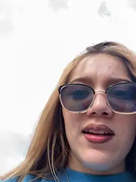 Snapshot of melody-dy chatting on February 19, 2025, 8:52 pm melody-dy online show from February 19, 2025, 8:52 pm