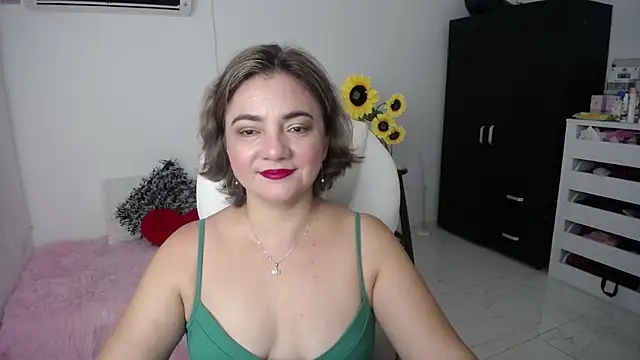 Snapshot of ana_milf chatting on February 20, 2025, 11:53 am ana milf online show from February 20, 2025, 11:53 am