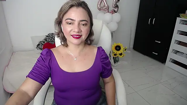 Snapshot of ana_milf chatting on January 28, 2025, 11:17 am ana milf online show from January 28, 2025, 11:17 am