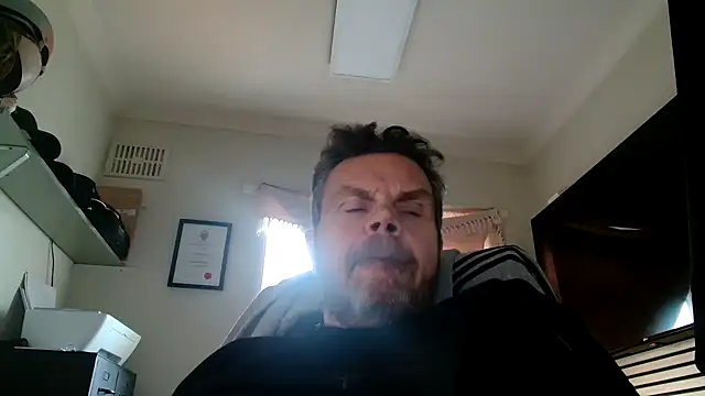 Snapshot of toptugger chatting on February 14, 2025, 3:05 pm toptugger online show from February 14, 2025, 3:05 pm