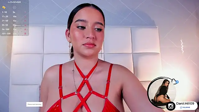 danii hill  online show from September 18, 2025, 4:15 am