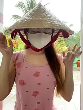 BabyThree  online show from November 1, 2025, 8:41 am