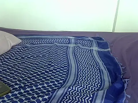 laetitia  online show from October 22, 2025, 12:37 pm