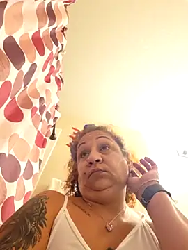 Snapshot of ladycreamypr2 chatting on May 5, 2026, 12:52 pm ladycreamypr2 online show from May 5, 2026, 12:52 pm