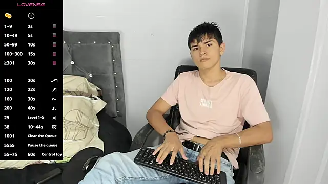 Snapshot of Jacobb_Lee chatting on March 15, 2025, 10:11 pm Jacobb Lee online show from March 15, 2025, 10:11 pm