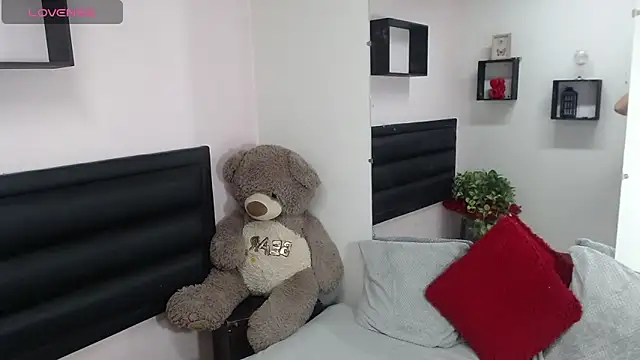 Snapshot of eva_doshi chatting on March 20, 2025, 1:24 am eva doshi online show from March 20, 2025, 1:24 am