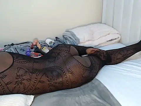 sweet essin online show from November 9, 2025, 6:01 pm