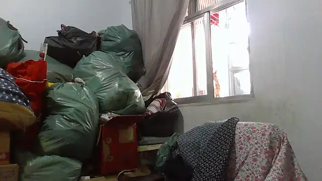 Snapshot of lizza_monroe chatting on December 9, 2024, 1:45 pm lizza monroe online show from December 9, 2024, 1:45 pm