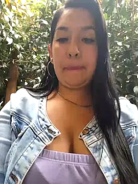 Snapshot of Bella_keny chatting on February 19, 2025, 8:20 pm Bella keny online show from February 19, 2025, 8:20 pm