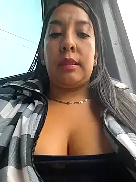Snapshot of Bella_keny chatting on February 25, 2025, 8:00 pm Bella keny online show from February 25, 2025, 8:00 pm