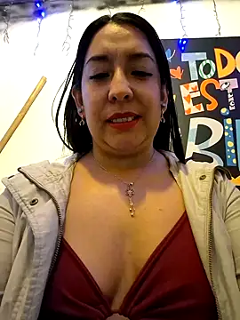 Snapshot of Bella_keny chatting on March 7, 2025, 11:38 pm Bella keny online show from March 7, 2025, 11:38 pm