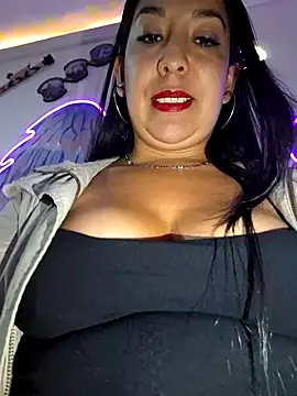 Snapshot of Bella_keny chatting on February 20, 2025, 11:21 pm Bella keny online show from February 20, 2025, 11:21 pm