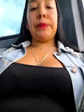 Snapshot of Bella_keny chatting on June 3, 2026, 2:33 pm Bella keny online show from June 3, 2026, 2:33 pm