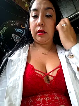Snapshot of Bella_keny chatting on September 27, 2025, 5:41 pm Bella keny online show from September 27, 2025, 5:41 pm