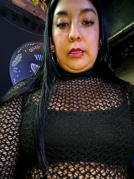 Snapshot of Bella_keny chatting on September 19, 2025, 7:40 pm Bella keny online show from September 19, 2025, 7:40 pm