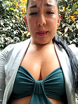 Snapshot of Bella_keny chatting on September 29, 2025, 6:35 pm Bella keny online show from September 29, 2025, 6:35 pm