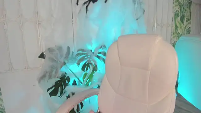 Snapshot of cute_hollywood chatting on October 15, 2025, 12:24 pm cute hollywood online show from October 15, 2025, 12:24 pm