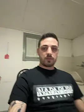 iltoscano95 online show from October 18, 2025, 7:38 pm