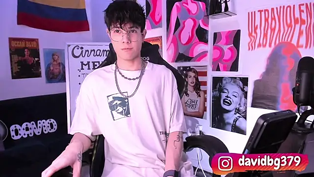 Snapshot of cinnamon_boyxxx chatting on March 22, 2025, 1:43 am cinnamon boyxxx online show from March 22, 2025, 1:43 am