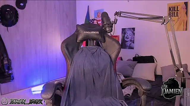 cinnamon boyxxx online show from December 4, 2025, 2:43 am