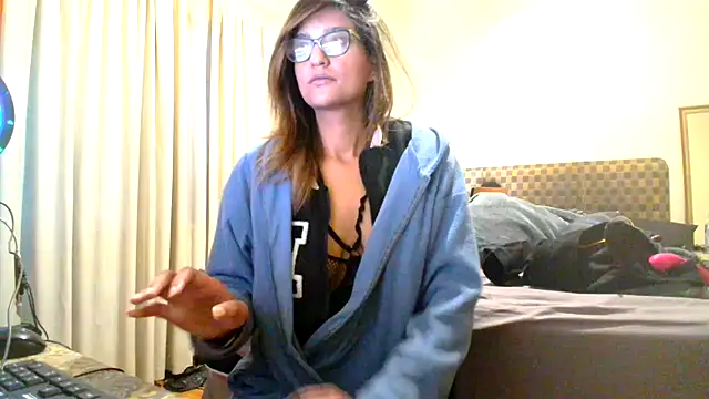 Snapshot of karmicQueen669 chatting on July 2, 2026, 4:29 am karmicQueen669 online show from July 2, 2026, 4:29 am
