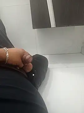 Snapshot of Frutales1402 chatting on March 4, 2026, 2:52 am Frutales1402 online show from March 4, 2026, 2:52 am