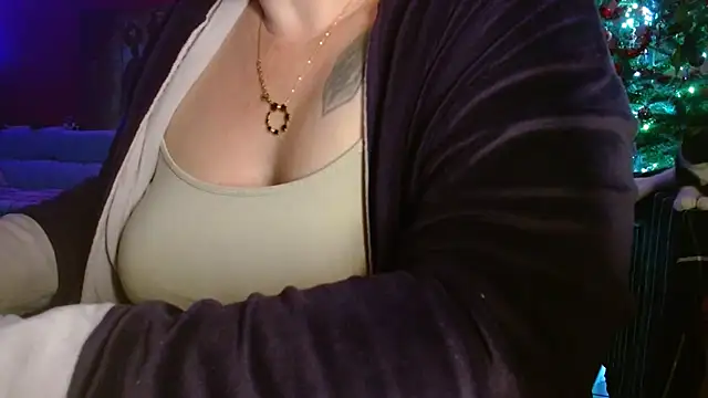 cruellaculdenfer67 online show from December 2, 2025, 9:38 pm