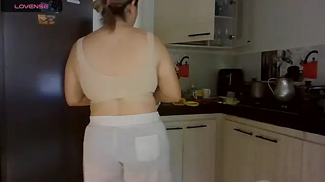 Snapshot of saramartinez1000 chatting on February 17, 2026, 5:32 pm saramartinez1000 online show from February 17, 2026, 5:32 pm