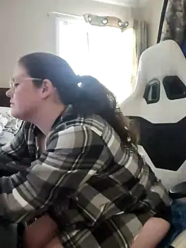 Snapshot of velvetta_ chatting on March 13, 2025, 3:39 pm velvetta online show from March 13, 2025, 3:39 pm