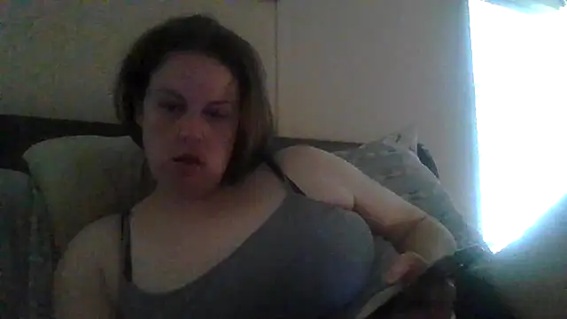 Snapshot of velvetta_ chatting on September 23, 2025, 2:24 pm velvetta online show from September 23, 2025, 2:24 pm