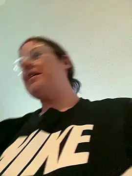Snapshot of velvetta_ chatting on September 15, 2025, 2:06 pm velvetta online show from September 15, 2025, 2:06 pm