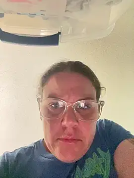Snapshot of velvetta_ chatting on October 13, 2025, 10:21 pm velvetta online show from October 13, 2025, 10:21 pm
