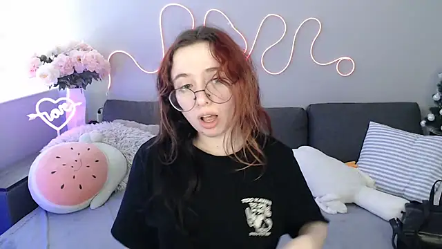 Snapshot of Mini_Diva chatting on March 2, 2026, 9:05 am Mini Diva online show from March 2, 2026, 9:05 am