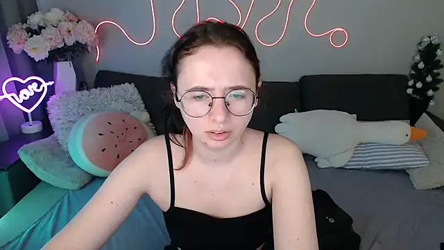 Mini Diva online show from April 1, 2026, 8:48 am