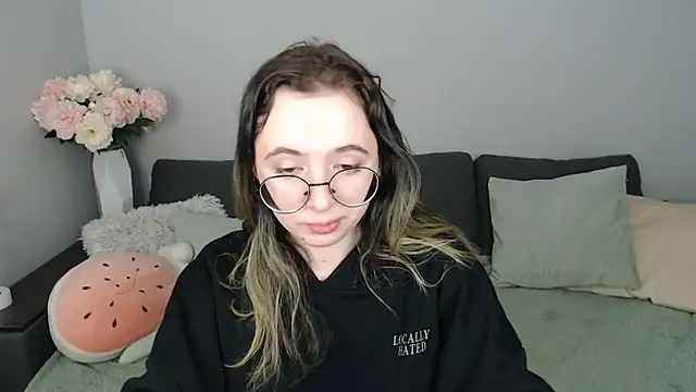 Mini Diva online show from October 29, 2025, 9:08 am