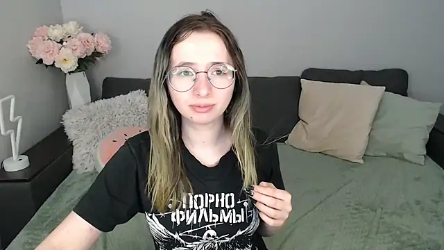 Mini Diva online show from September 28, 2025, 8:10 am