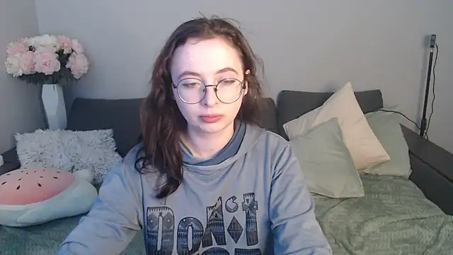 Mini Diva online show from March 9, 2025, 9:13 am