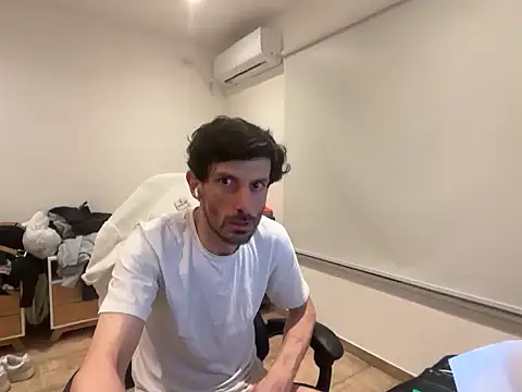 Snapshot of nicolaaaaas chatting on October 17, 2025, 6:17 am nicolaaaaas online show from October 17, 2025, 6:17 am