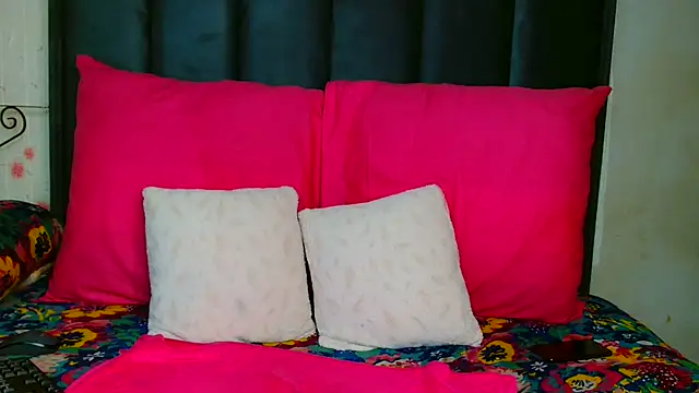 Snapshot of Kiaralane_xx chatting on February 7, 2025, 10:30 pm Kiaralane xx online show from February 7, 2025, 10:30 pm