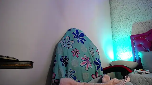 Snapshot of luly_pink chatting on April 22, 2026, 4:08 am luly pink online show from April 22, 2026, 4:08 am