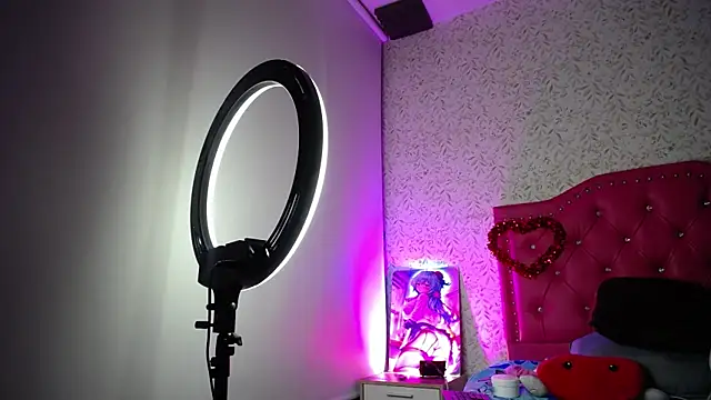 luly pink online show from September 16, 2025, 4:02 am