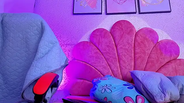 luly pink online show from July 18, 2026, 4:21 am