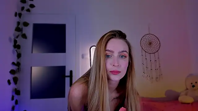 Snapshot of Kamila_icee chatting on March 19, 2025, 7:49 pm Kamila icee online show from March 19, 2025, 7:49 pm