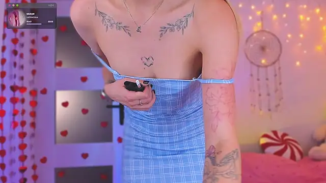 Snapshot of Kamila_icee chatting on February 15, 2025, 7:39 pm Kamila icee online show from February 15, 2025, 7:39 pm