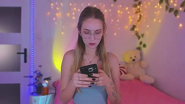 Snapshot of Kamila_icee chatting on February 9, 2025, 7:30 pm Kamila icee online show from February 9, 2025, 7:30 pm