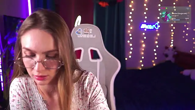 Snapshot of Kamila_icee chatting on November 2, 2025, 8:36 pm Kamila icee online show from November 2, 2025, 8:36 pm