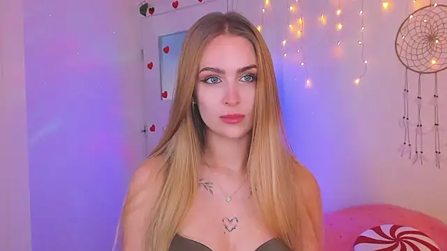 Snapshot of Kamila_icee chatting on February 28, 2025, 8:07 pm Kamila icee online show from February 28, 2025, 8:07 pm