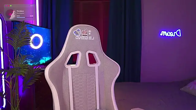 Snapshot of Kamila_icee chatting on October 23, 2025, 7:01 pm Kamila icee online show from October 23, 2025, 7:01 pm