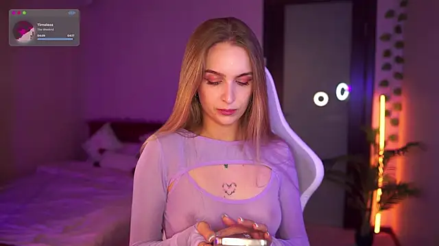 Snapshot of Kamila_icee chatting on October 2, 2025, 6:44 pm Kamila icee online show from October 2, 2025, 6:44 pm